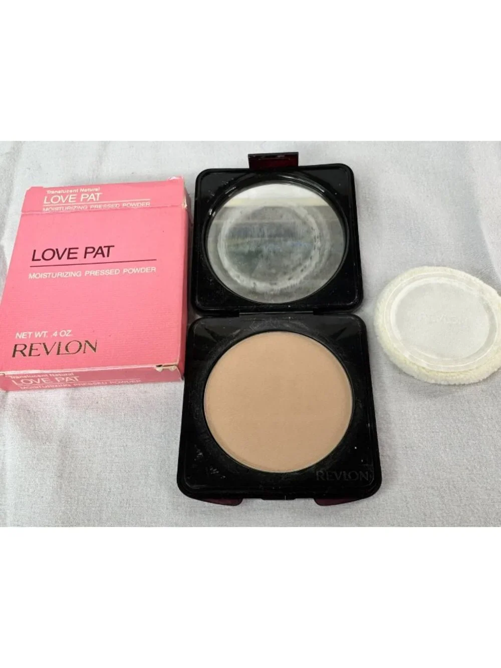 New Revlon Love Pat Moisturizing Pressed Powder W/ Puff 4 Oz Translucent Natural